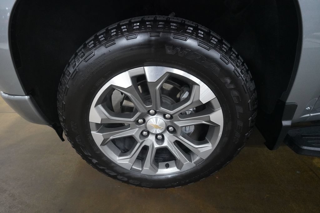 Used 2024 Chevrolet Silverado 1500 High Country w/ Technology Package AWD/4WD image 26