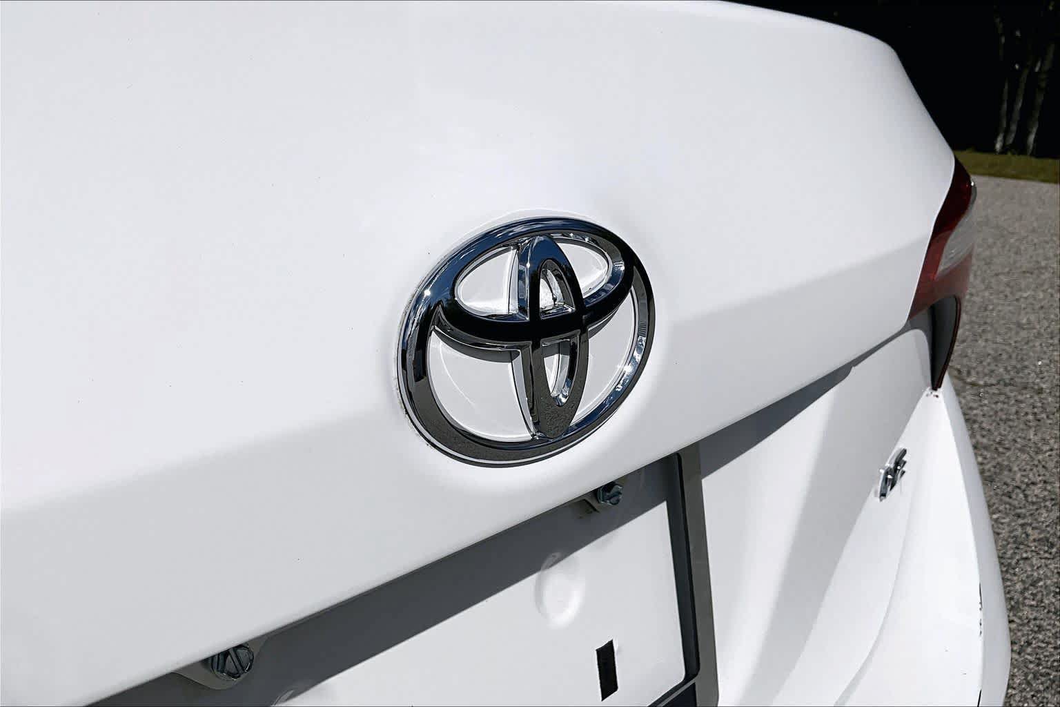 Used 2015 Toyota Corolla LE FWD image 33