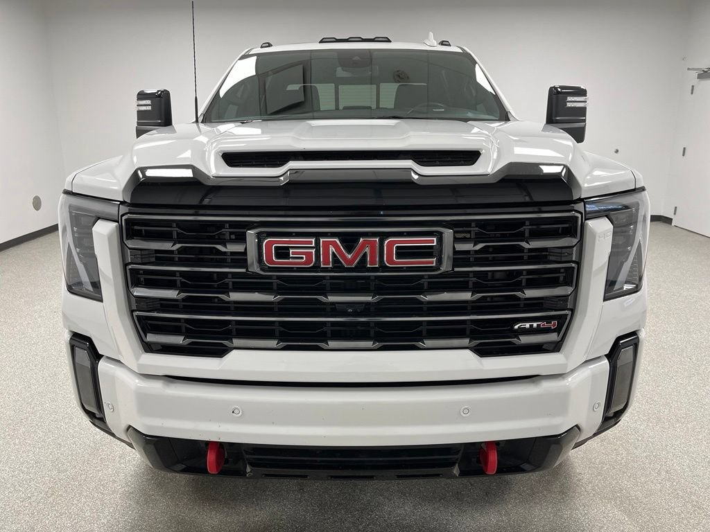 Used 2024 GMC Sierra 2500 AT4 w/ AT4 Preferred Package AWD/4WD image 3