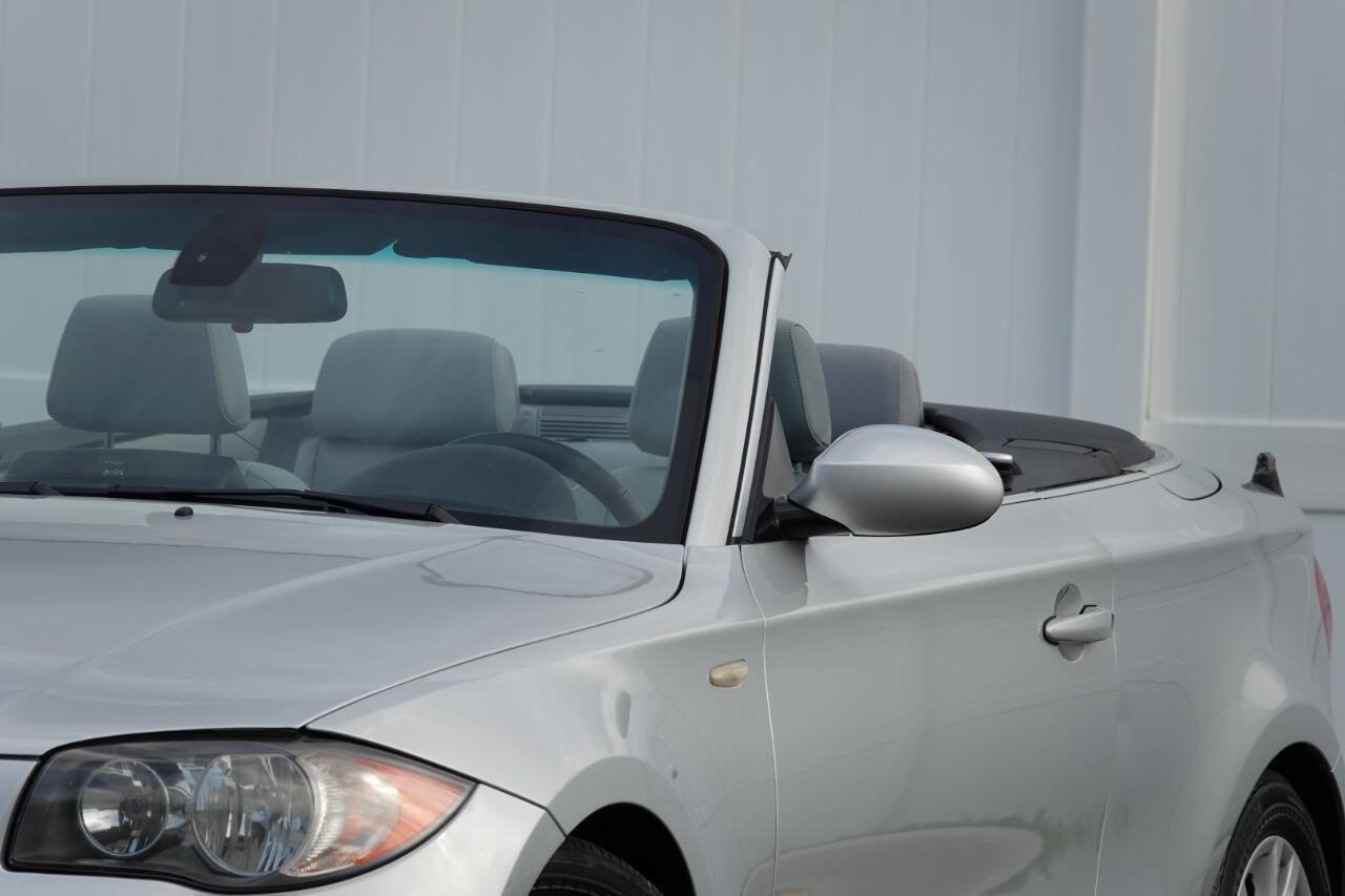 Used 2009 BMW 128i Convertible RWD image 3