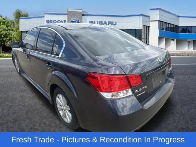 Used 2010 Subaru Legacy 2.5i Premium AWD/4WD image 3