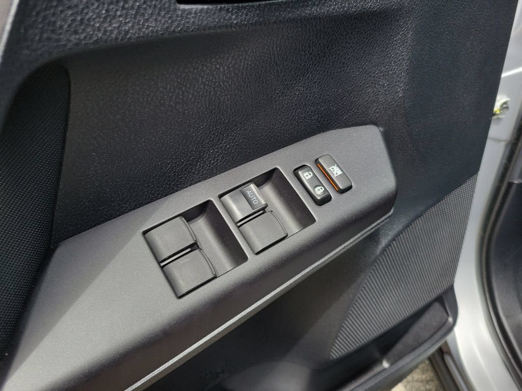 Used 2018 Toyota RAV4 LE FWD image 12