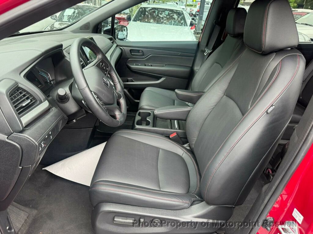 Used 2024 Honda Odyssey Sport image 11