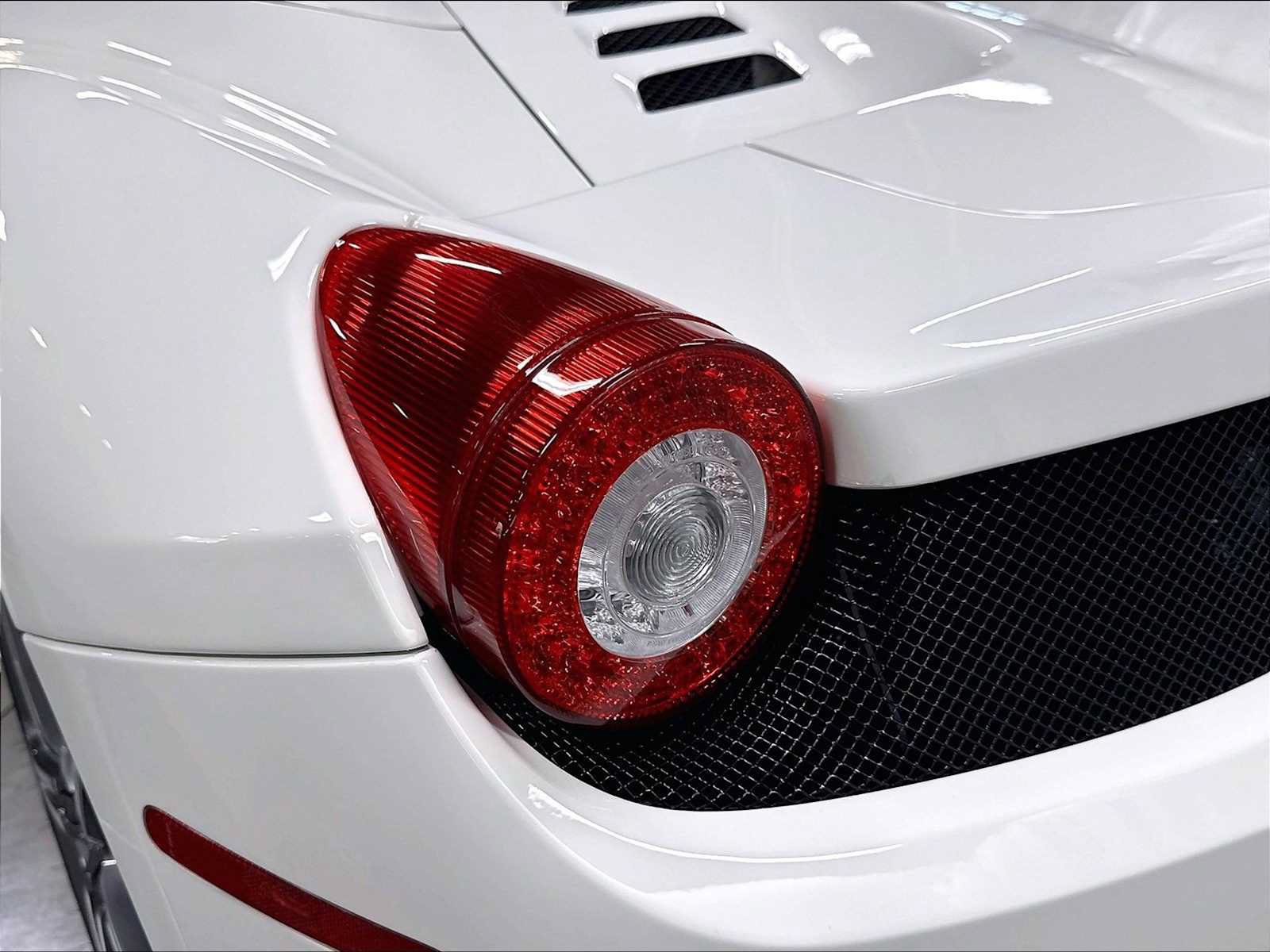 Used 2015 Ferrari 458 Spider RWD image 32