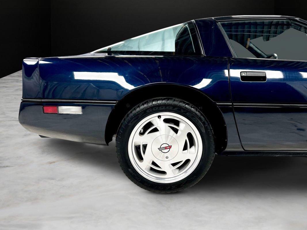 Used 1989 Chevrolet Corvette Coupe RWD image 28