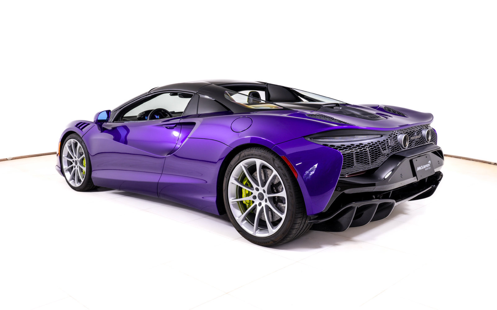 New 2025 McLaren Artura Spider RWD image 4