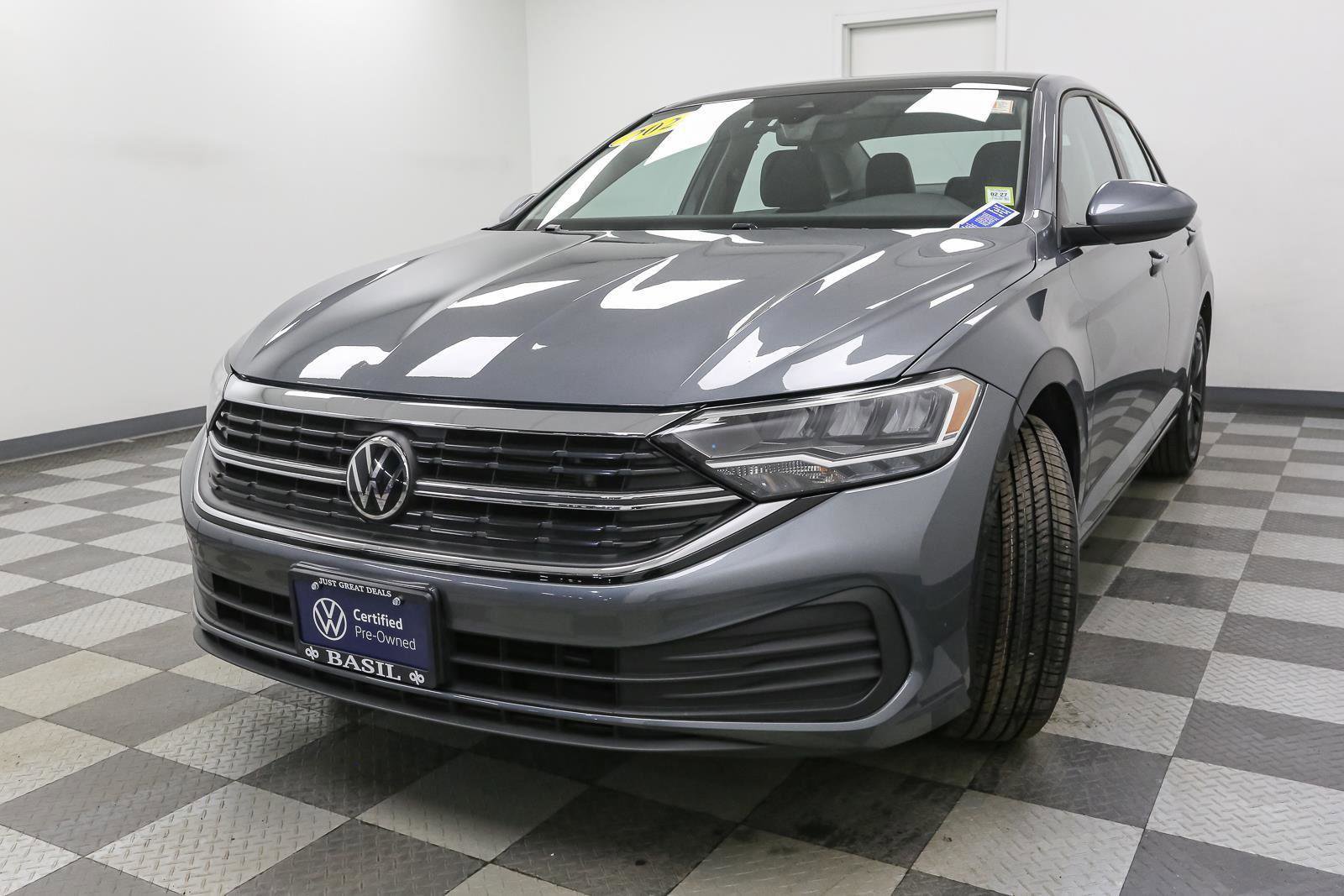 Certified 2024 Volkswagen Jetta SE image 4