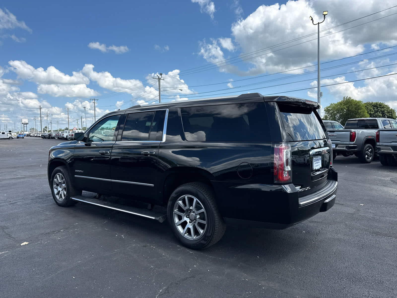 Certified 2017 GMC Yukon XL Denali w/ Open Road Package AWD/4WD image 3