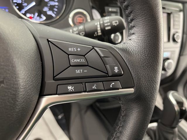 Used 2018 Nissan Rogue SV w/ Sun & Sound Touring Package image 21