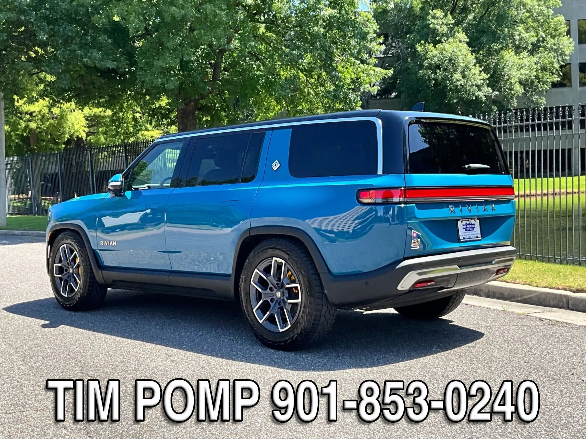 Used 2023 Rivian R1S Adventure AWD/4WD image 9