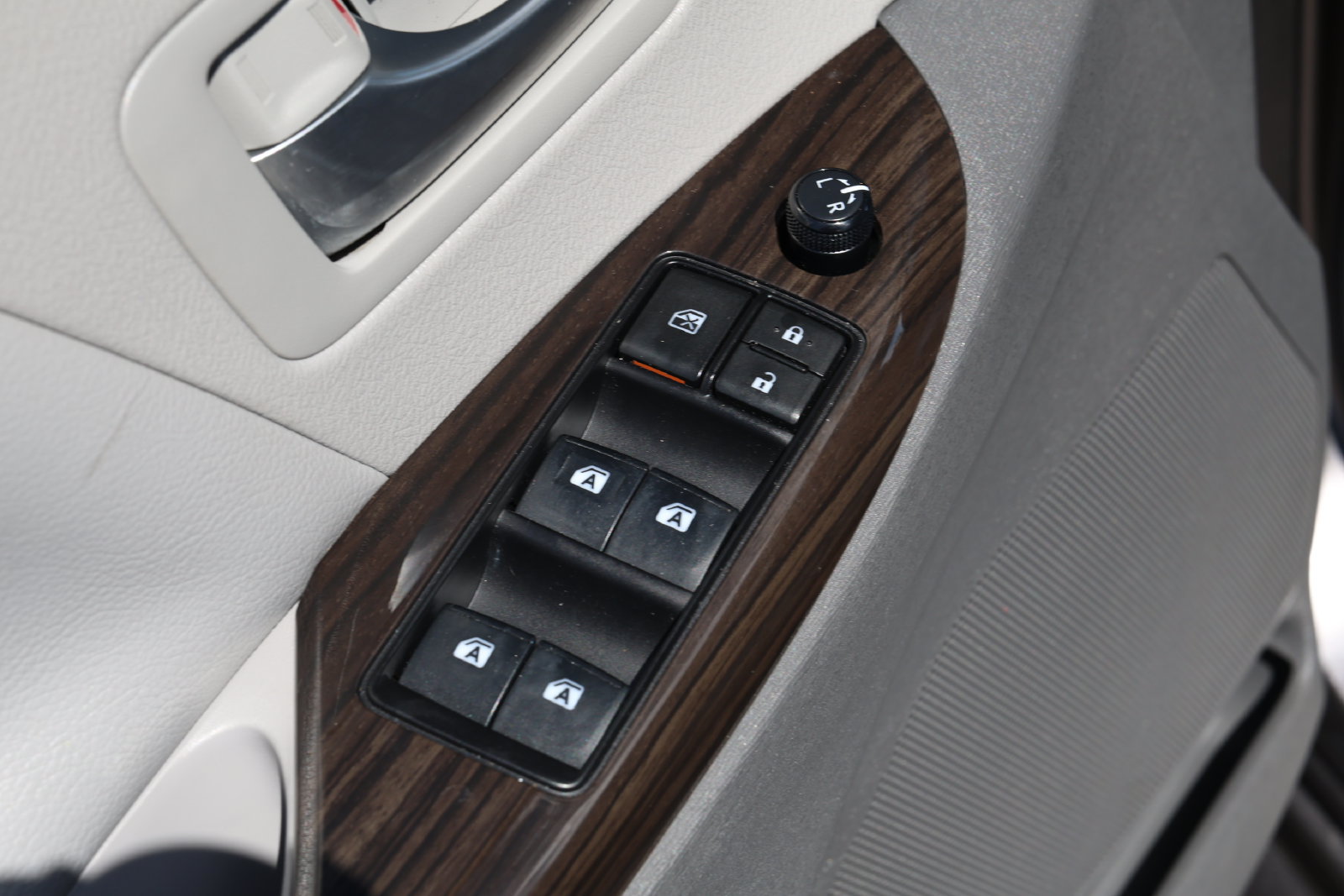 Used 2019 Toyota Sienna XLE FWD image 27