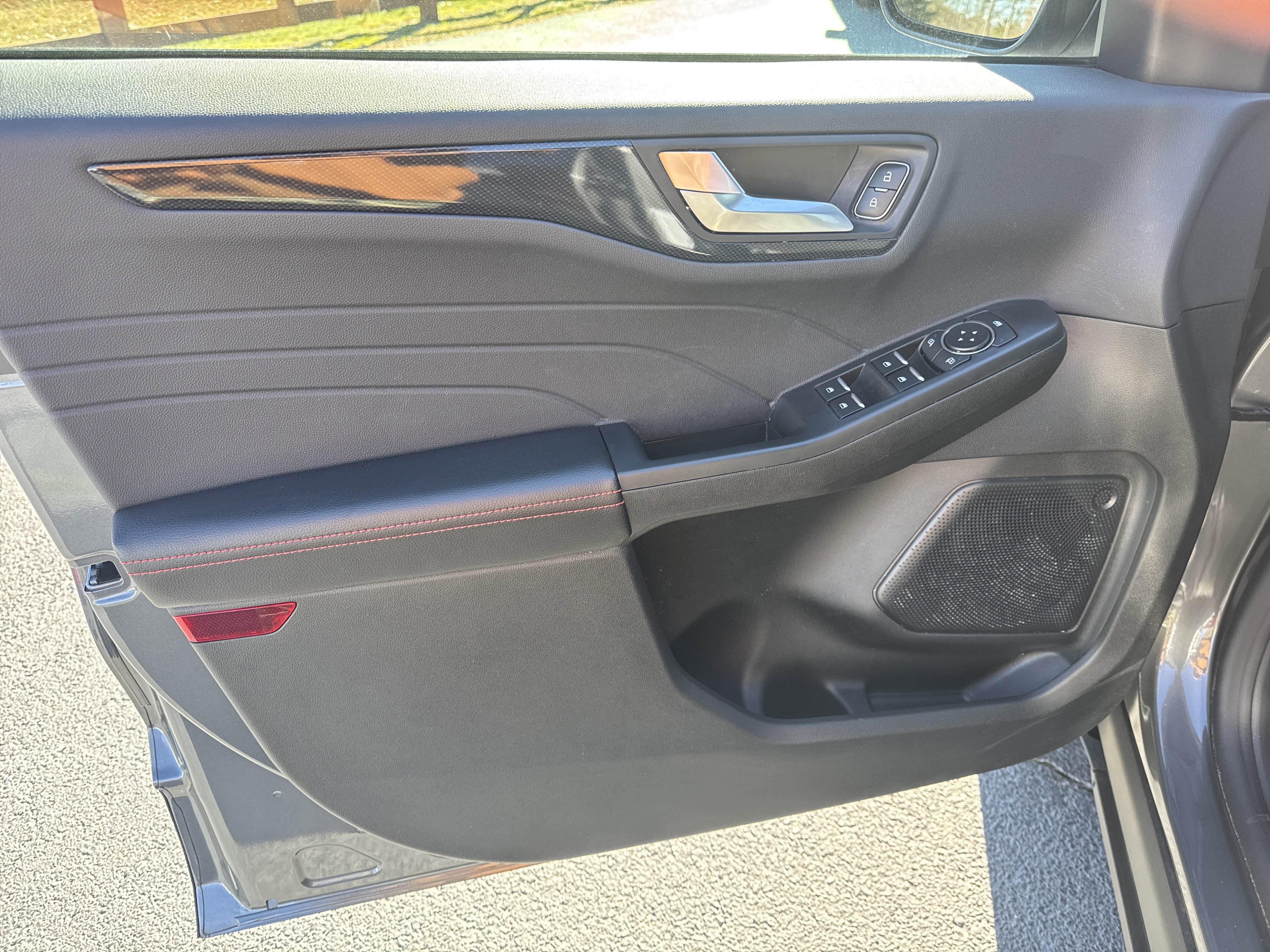 Used 2025 Ford Escape ST-Line w/ Equipment Group 301A image 10