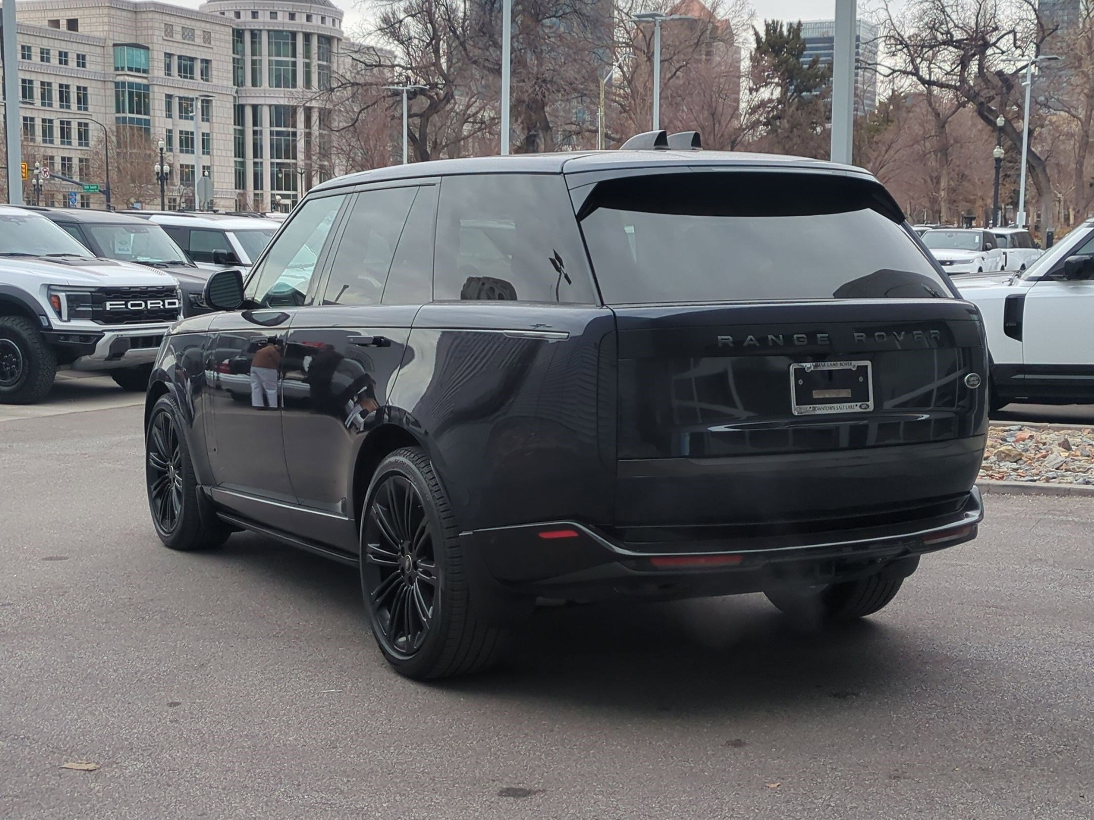 Used 2023 Land Rover Range Rover Autobiography image 10