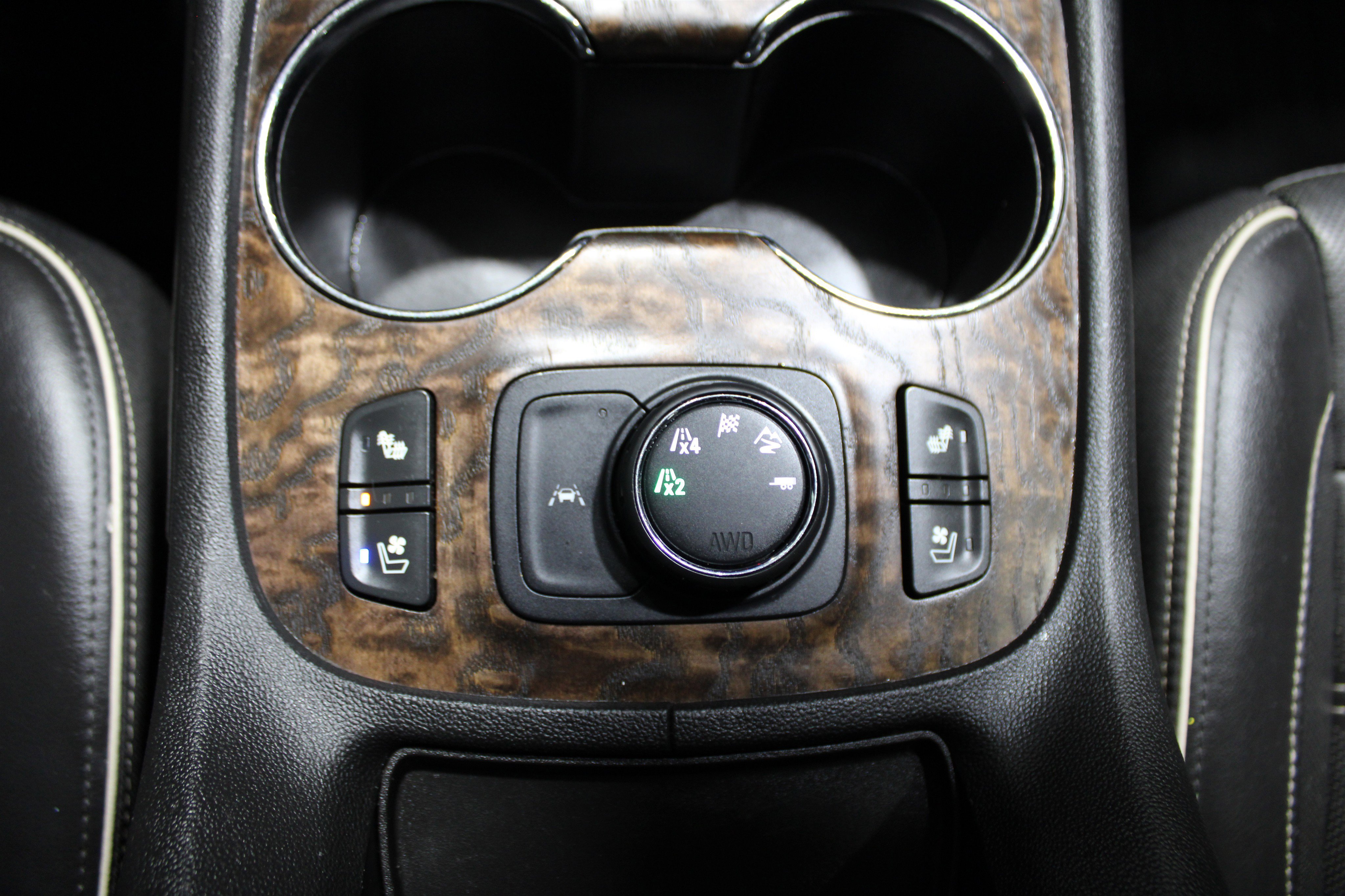 Used 2020 GMC Acadia Denali w/ Trailering Package image 27