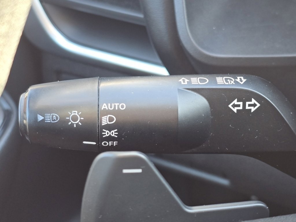 Used 2023 Nissan Rogue S image 30