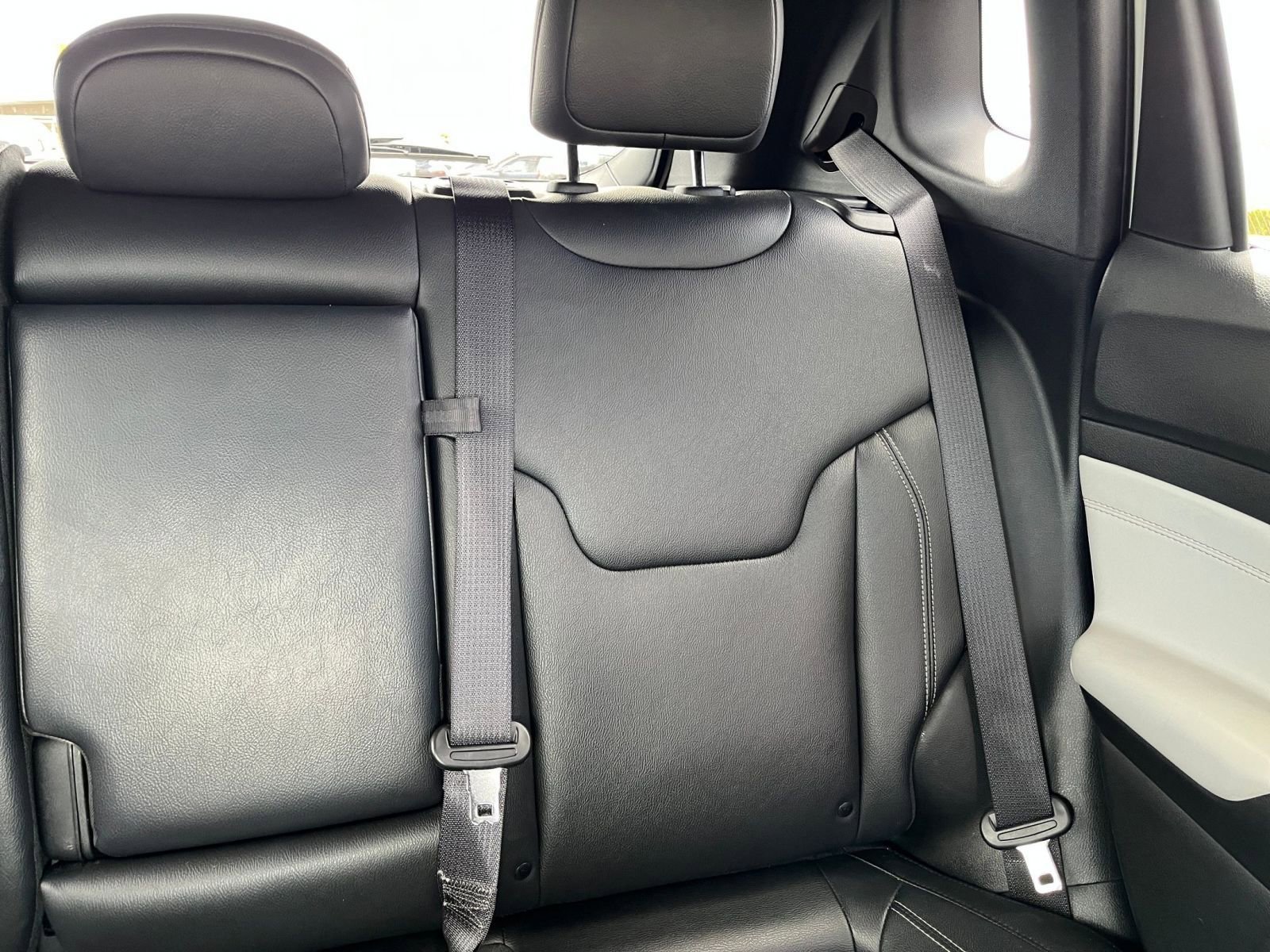 Used 2025 Jeep Compass Limited image 38