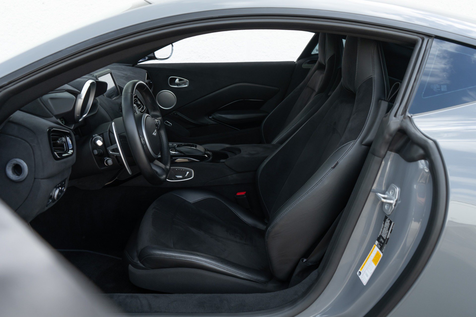 Used 2020 Aston Martin V8 Vantage Coupe RWD image 6