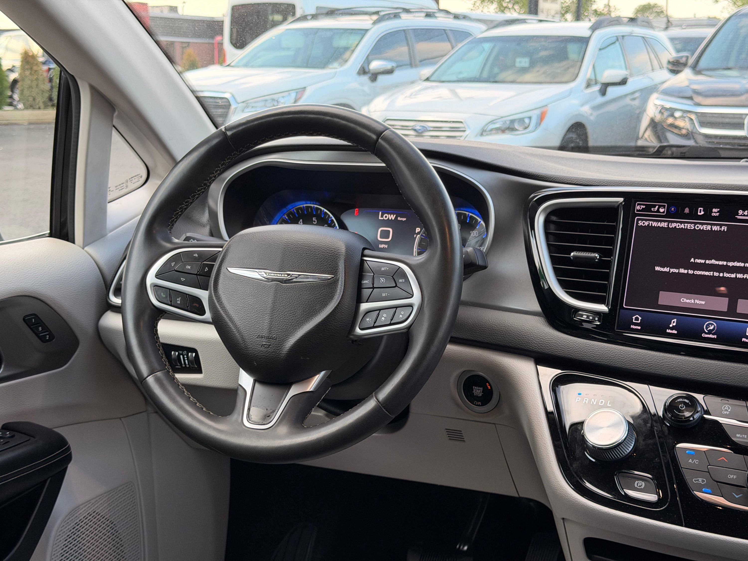 Used 2022 Chrysler Pacifica Touring-L FWD image 37