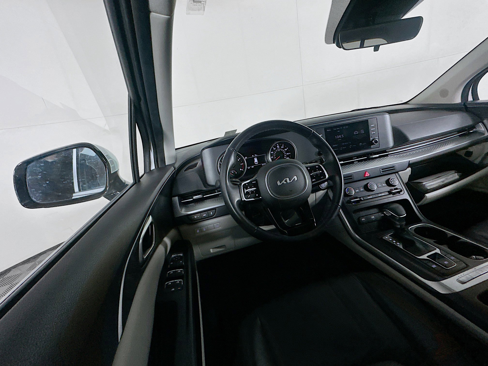 Used 2024 Kia Carnival LX image 18