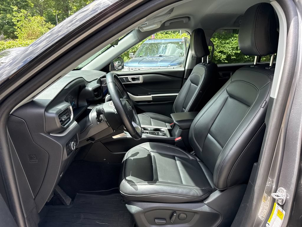 Used 2023 Ford Explorer XLT w/ Equipment Group 202A AWD/4WD image 19