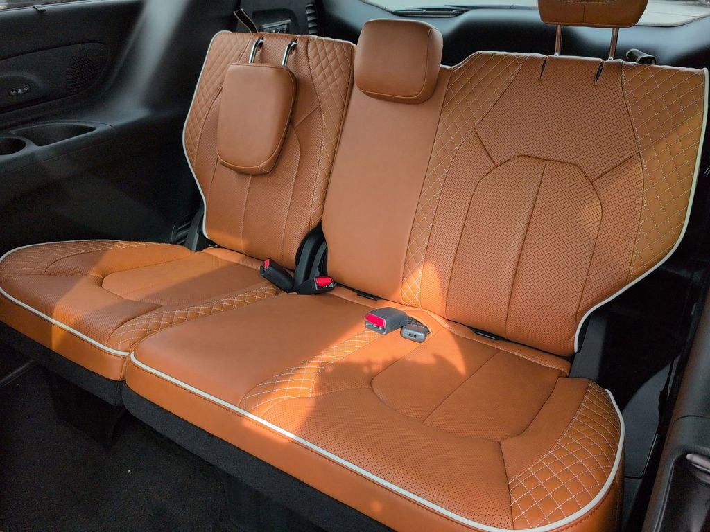 New 2026 Chrysler Pacifica Pinnacle w/ Trailer Tow Group image 25