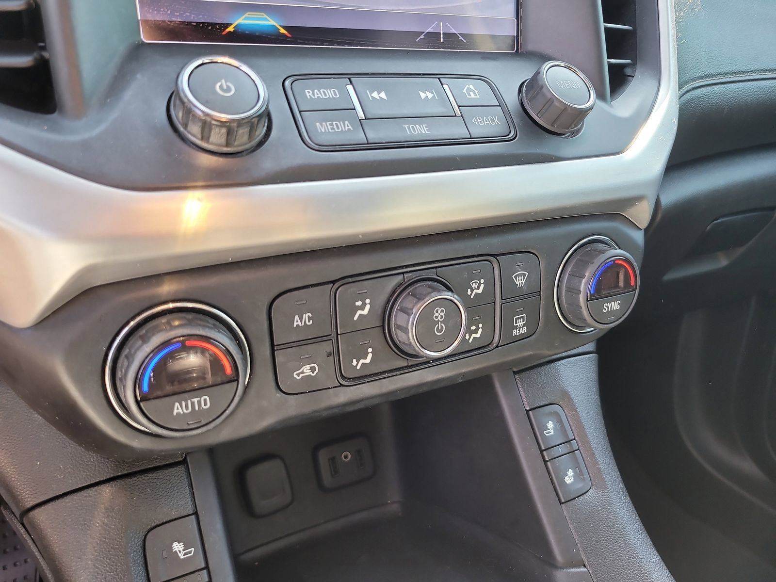 Used 2018 GMC Acadia SLT image 26