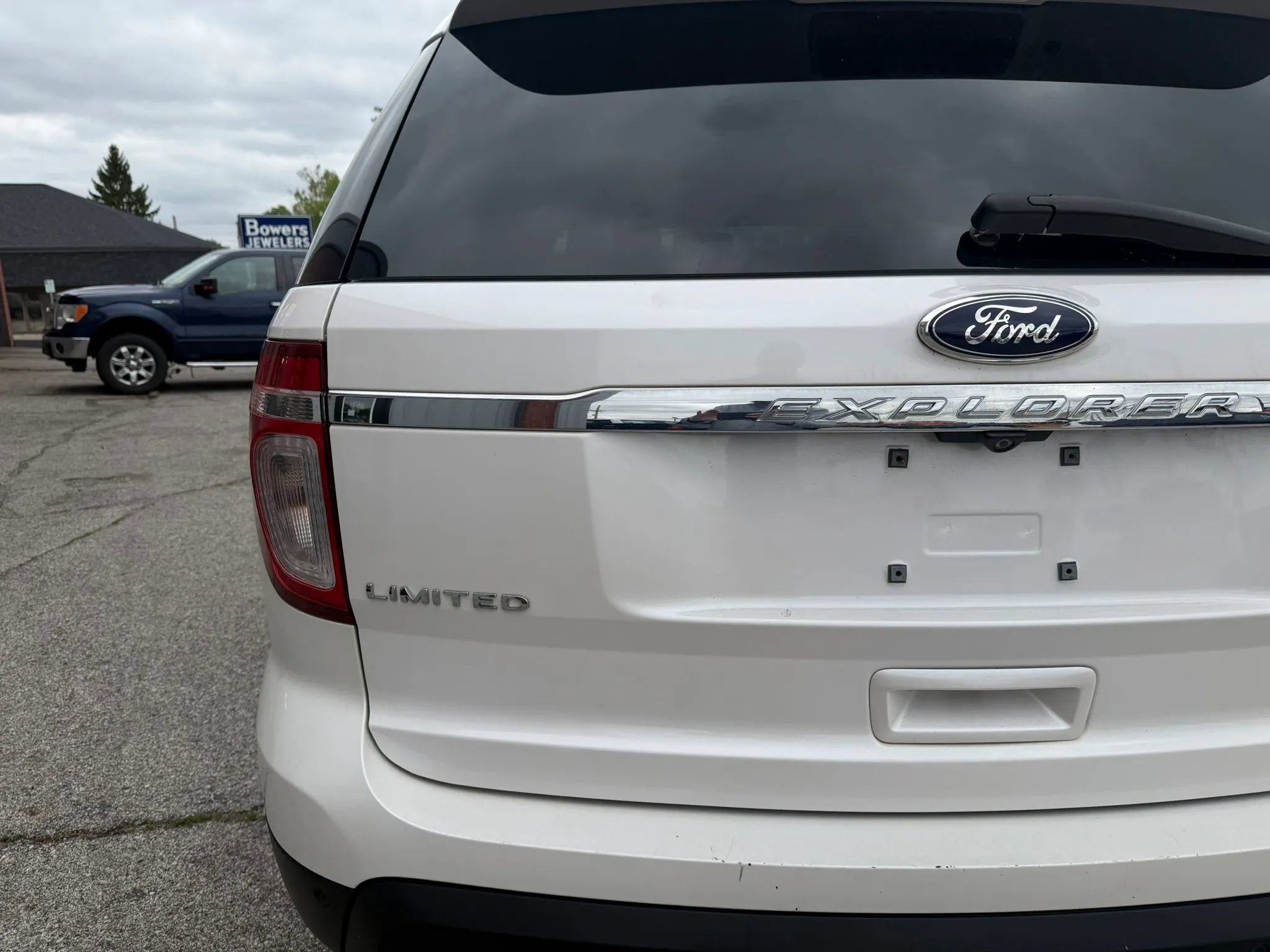 Used 2014 Ford Explorer Limited w/ Equipment Group 302A AWD/4WD image 9
