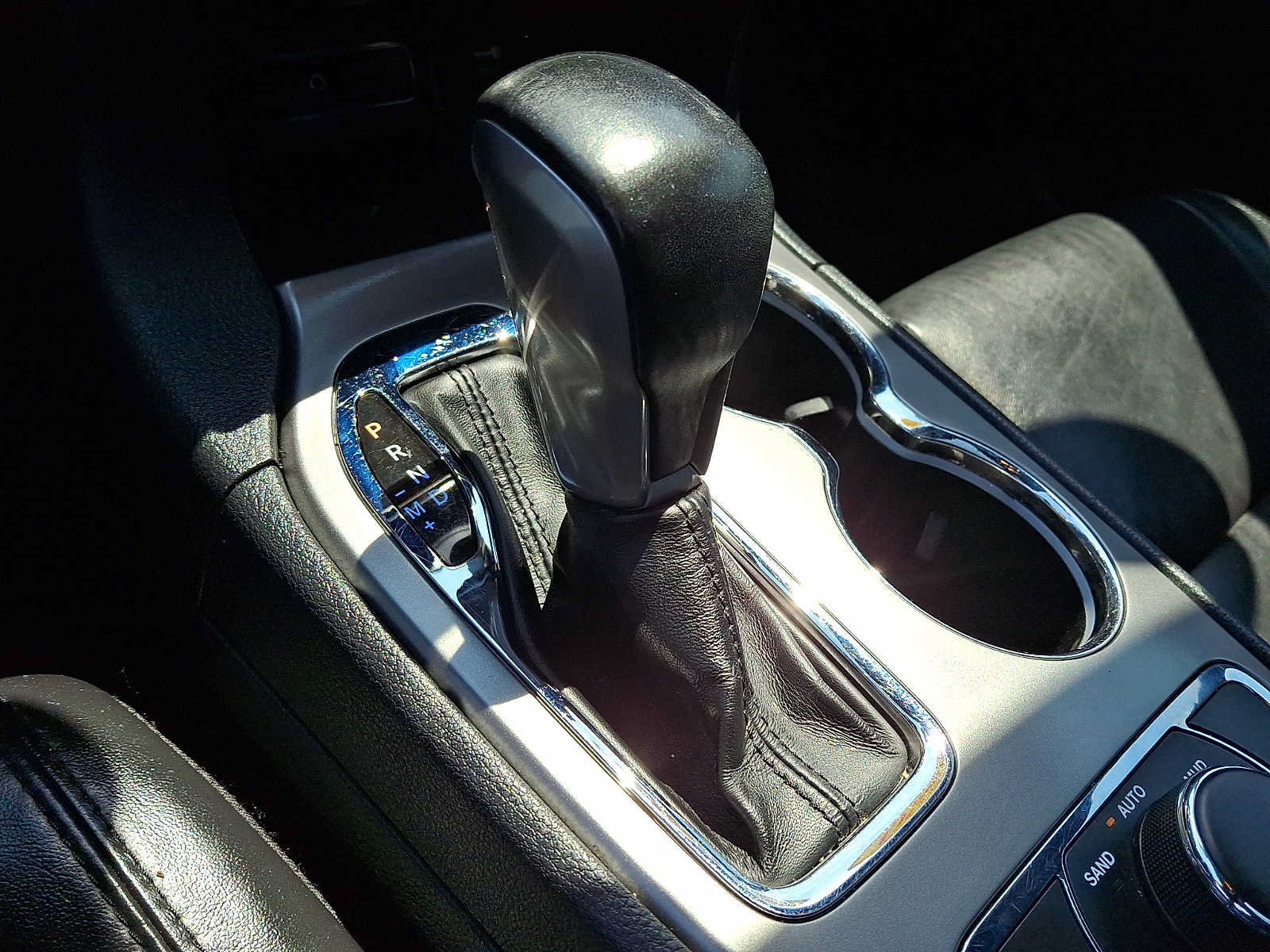 Used 2020 Jeep Grand Cherokee Limited AWD/4WD image 16