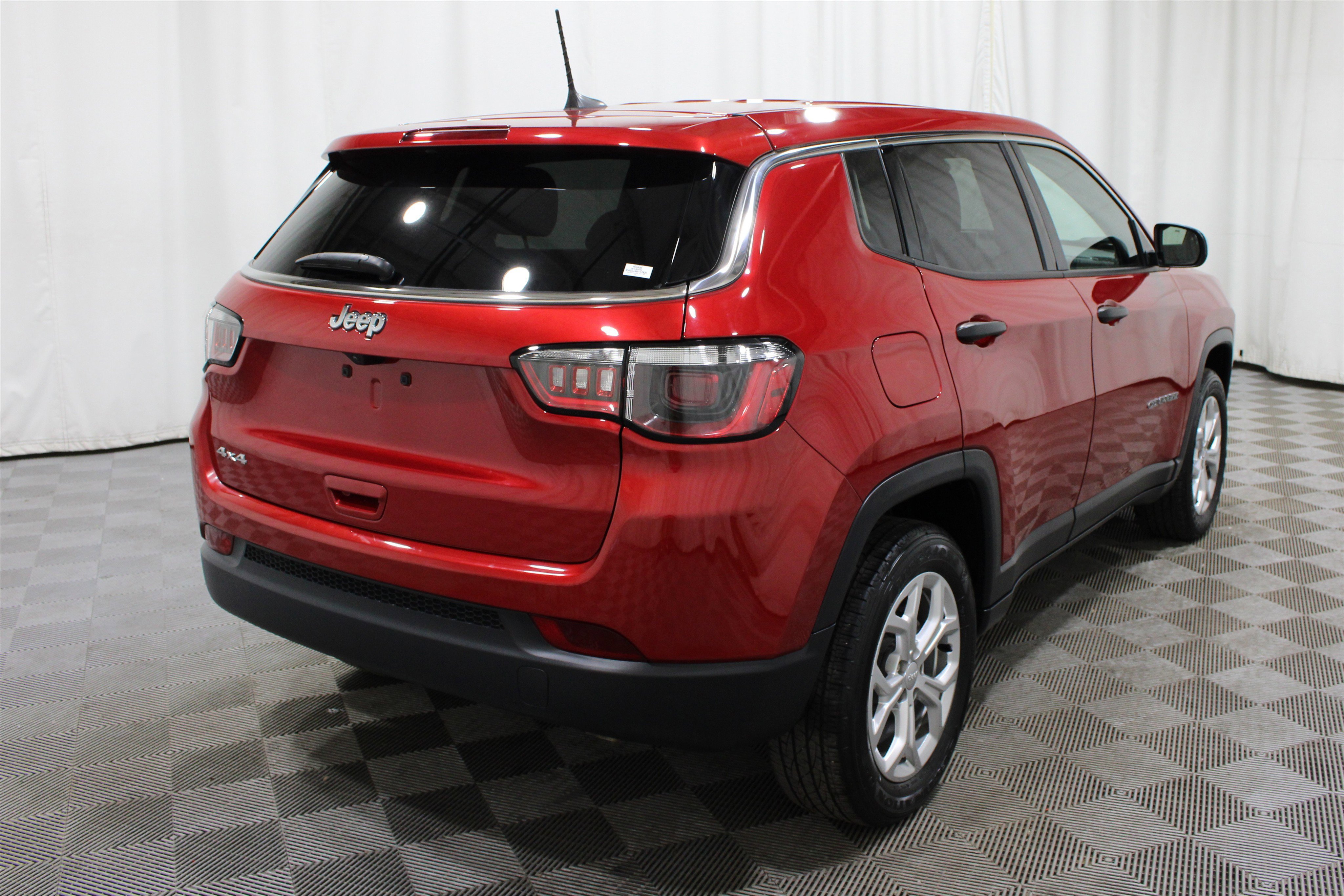 Used 2024 Jeep Compass Sport image 27