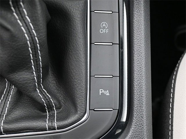 Certified 2025 Volkswagen Taos SE image 23