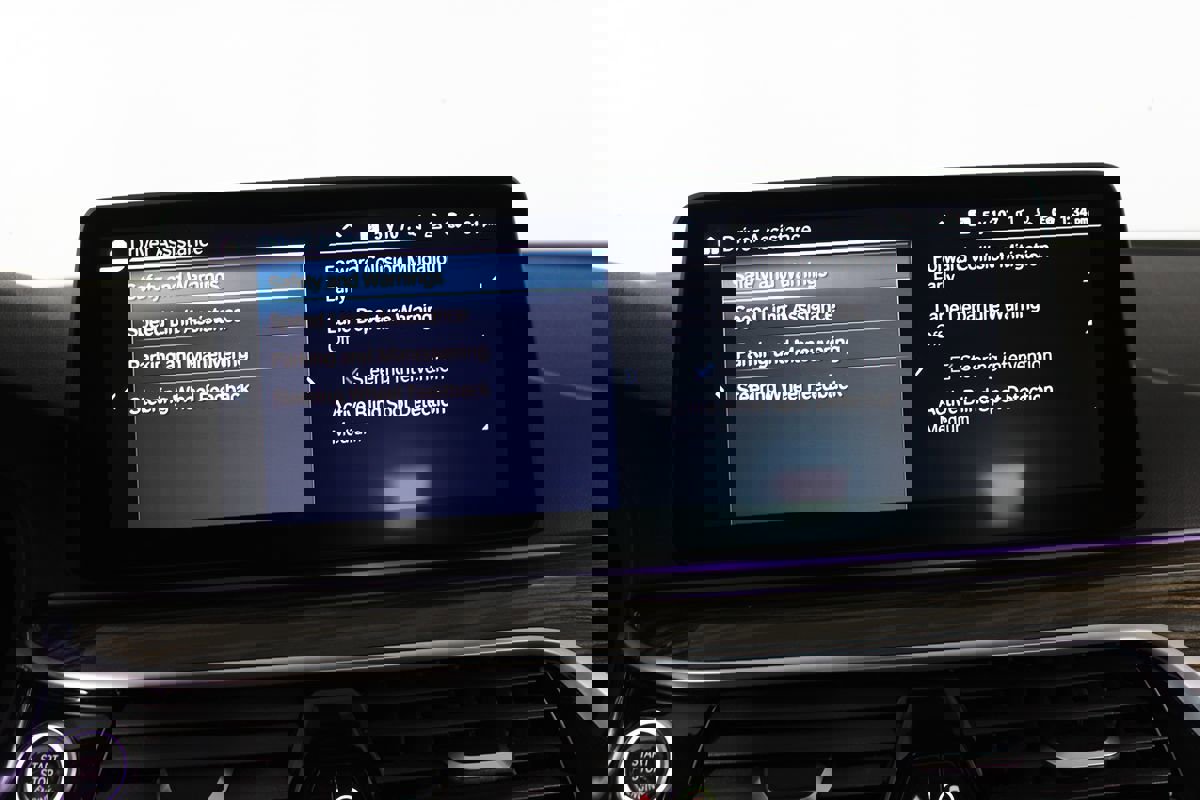 Used 2023 BMW 530e 530e w/ M Sport Package image 31