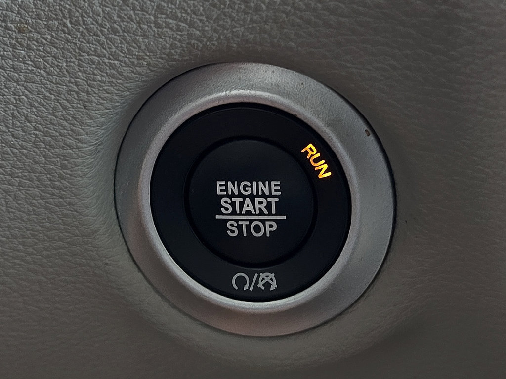 Used 2023 Chrysler Pacifica Limited FWD image 16