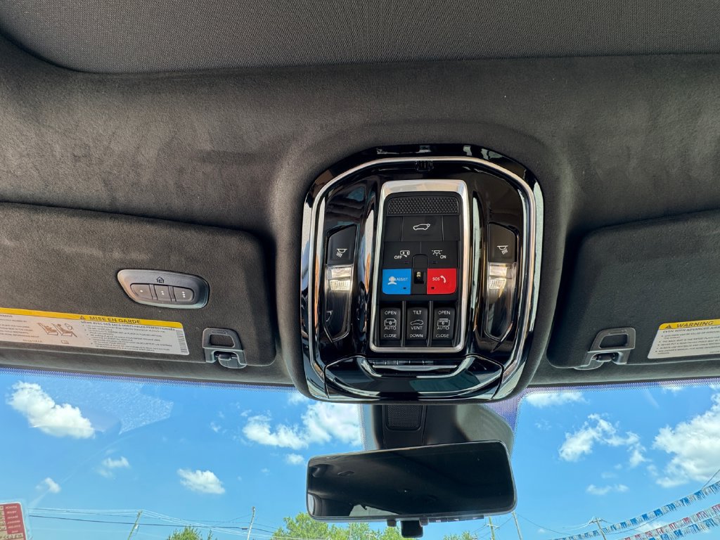 Used 2022 Jeep Grand Cherokee L Summit w/ Advanced Protech Group IV AWD/4WD image 29