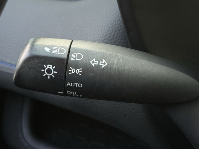 Used 2025 Toyota RAV4 XSE AWD/4WD image 21