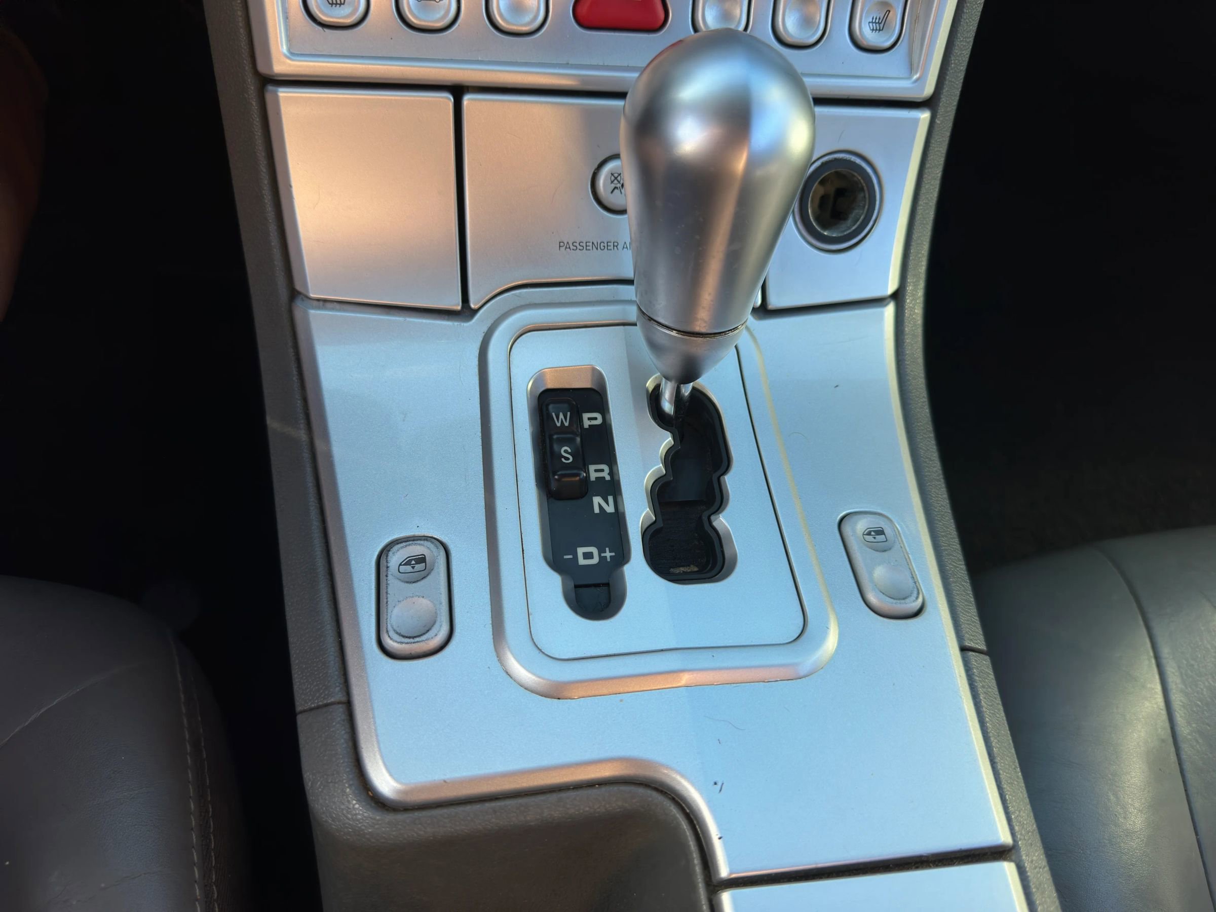 Used 2005 Chrysler Crossfire Limited image 27