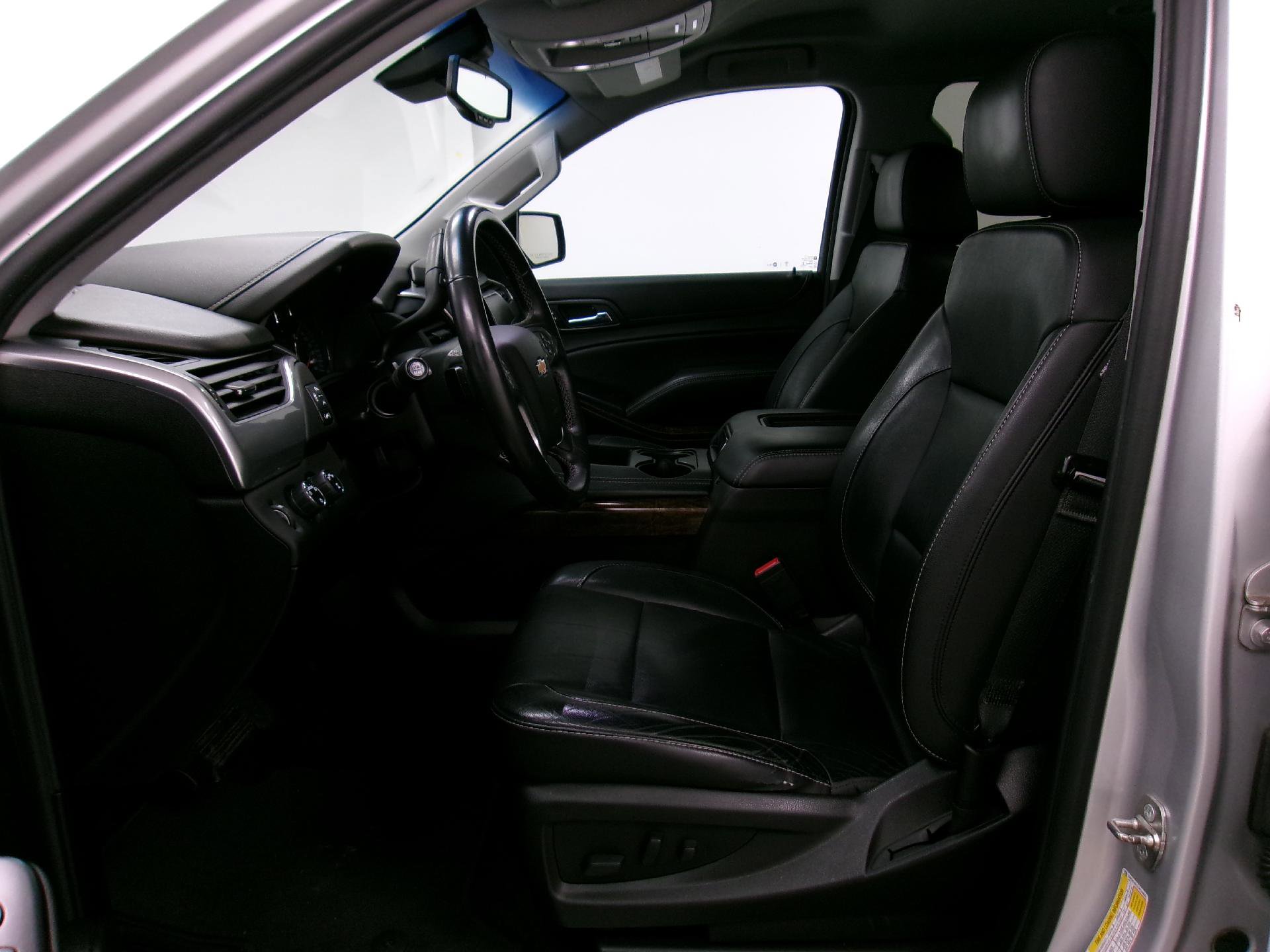 Used 2018 Chevrolet Suburban LT image 9