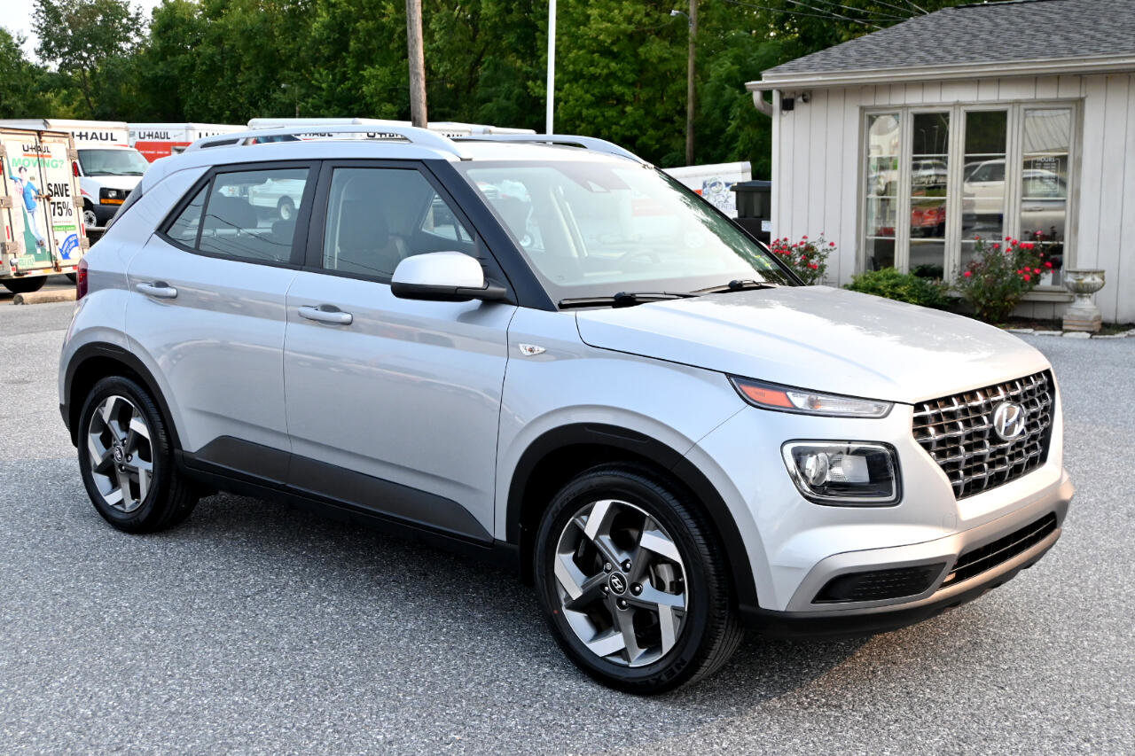Used 2022 Hyundai Venue SEL image 4