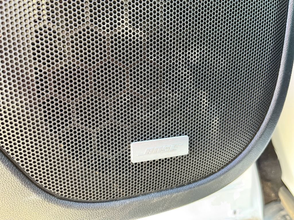 Used 2023 GMC Acadia SLT w/ Elevation Edition image 18