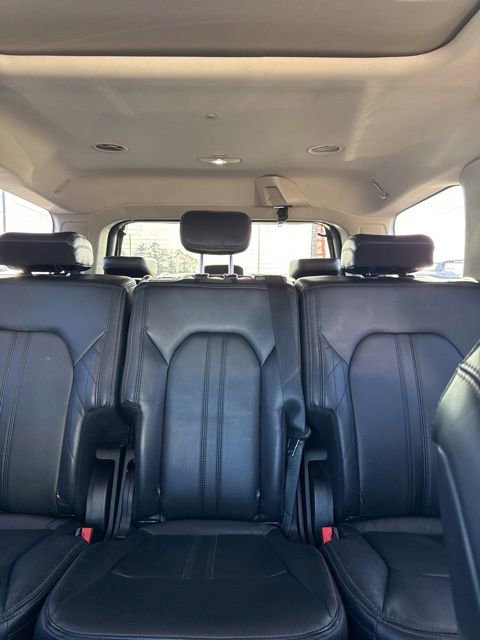 Used 2020 Ford Expedition Platinum image 18