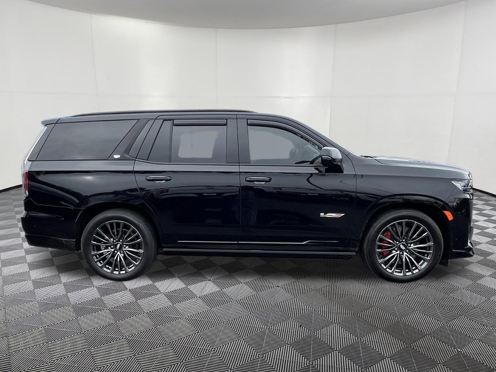 Used 2024 Cadillac Escalade V w/ LPO, ONYX Package AWD/4WD image 7