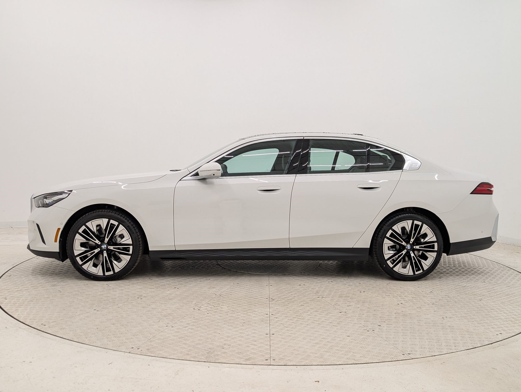 New 2026 BMW 530i w/ Premium Package RWD image 2