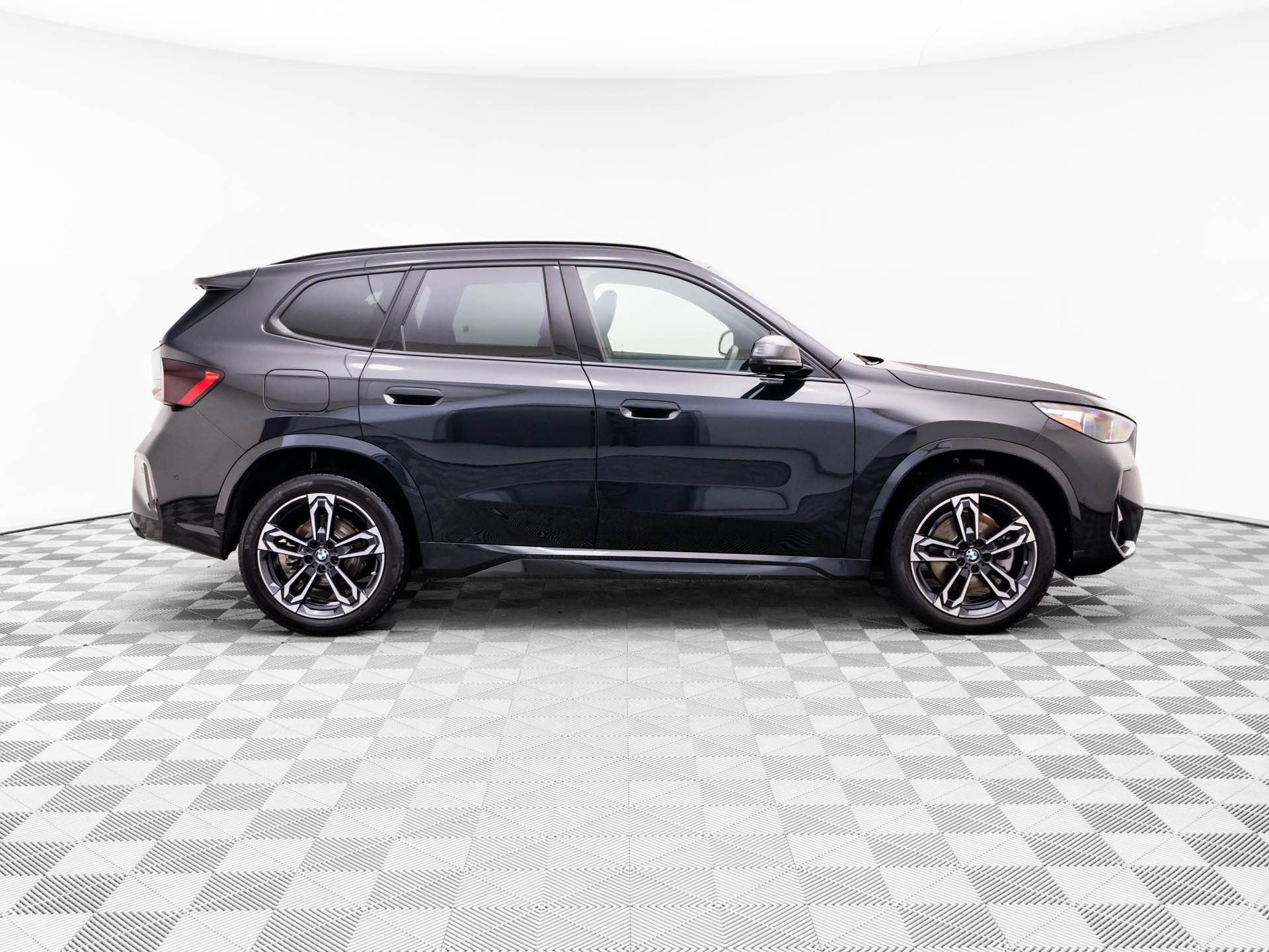 Certified 2025 BMW X1 xDrive28i w/ Technology Package image 6