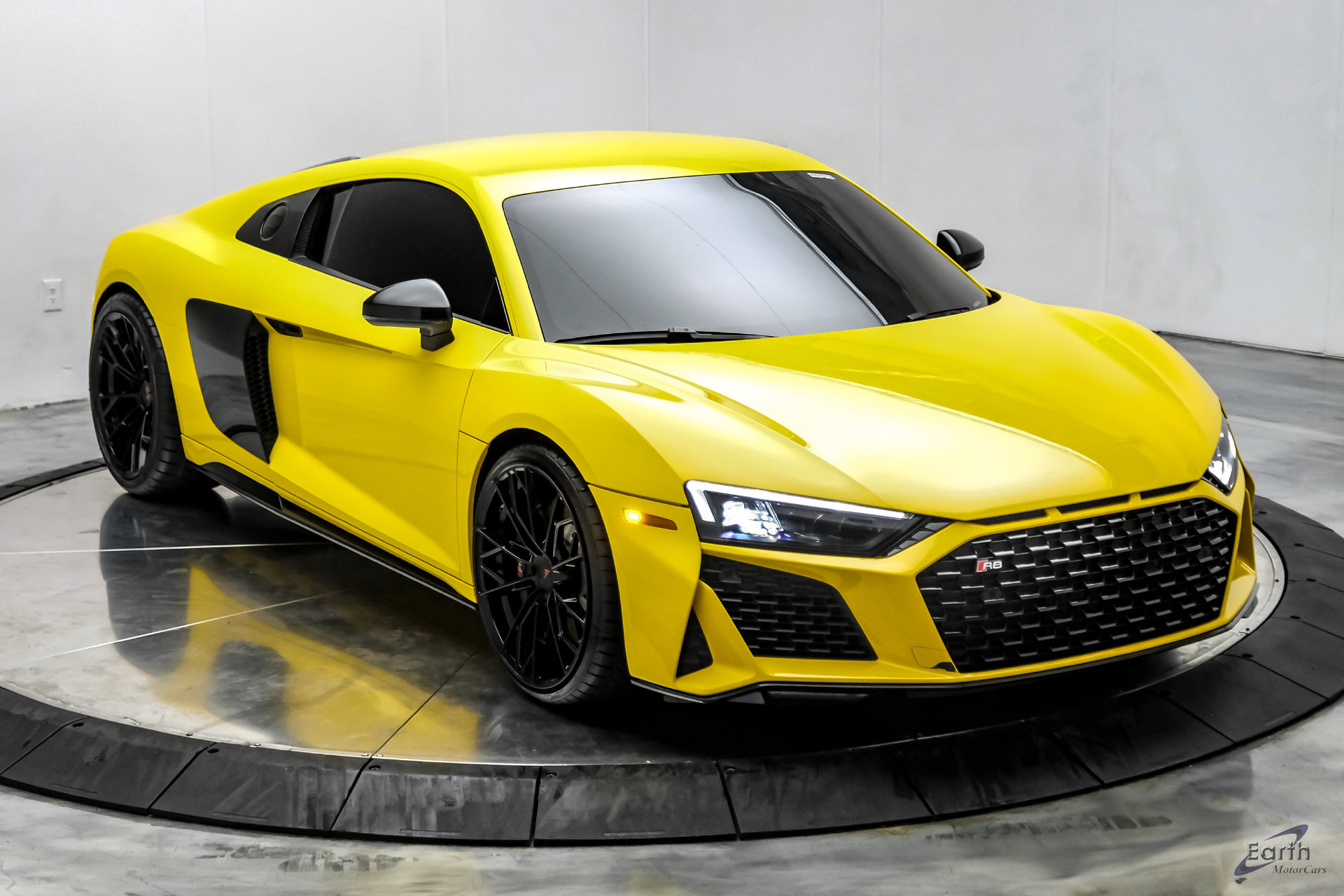 Used 2021 Audi R8 V10 w/ Premium Package RWD image 29