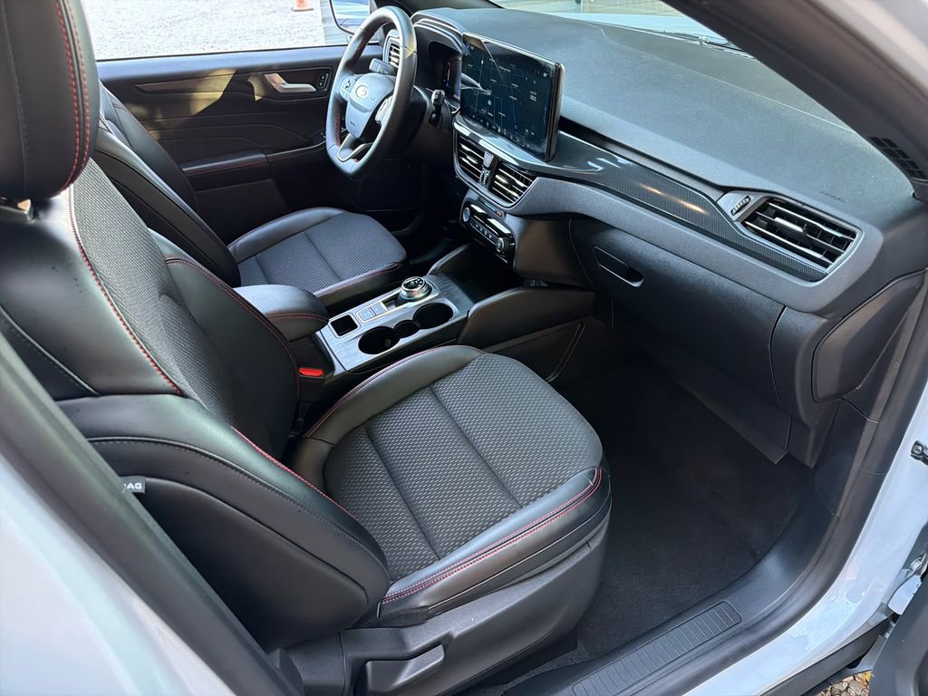 Used 2025 Ford Escape ST-Line w/ Equipment Group 301A image 33