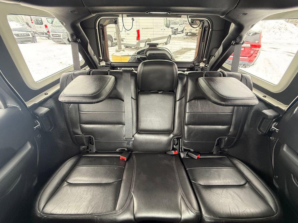 Used 2021 Jeep Wrangler Unlimited Sahara image 17