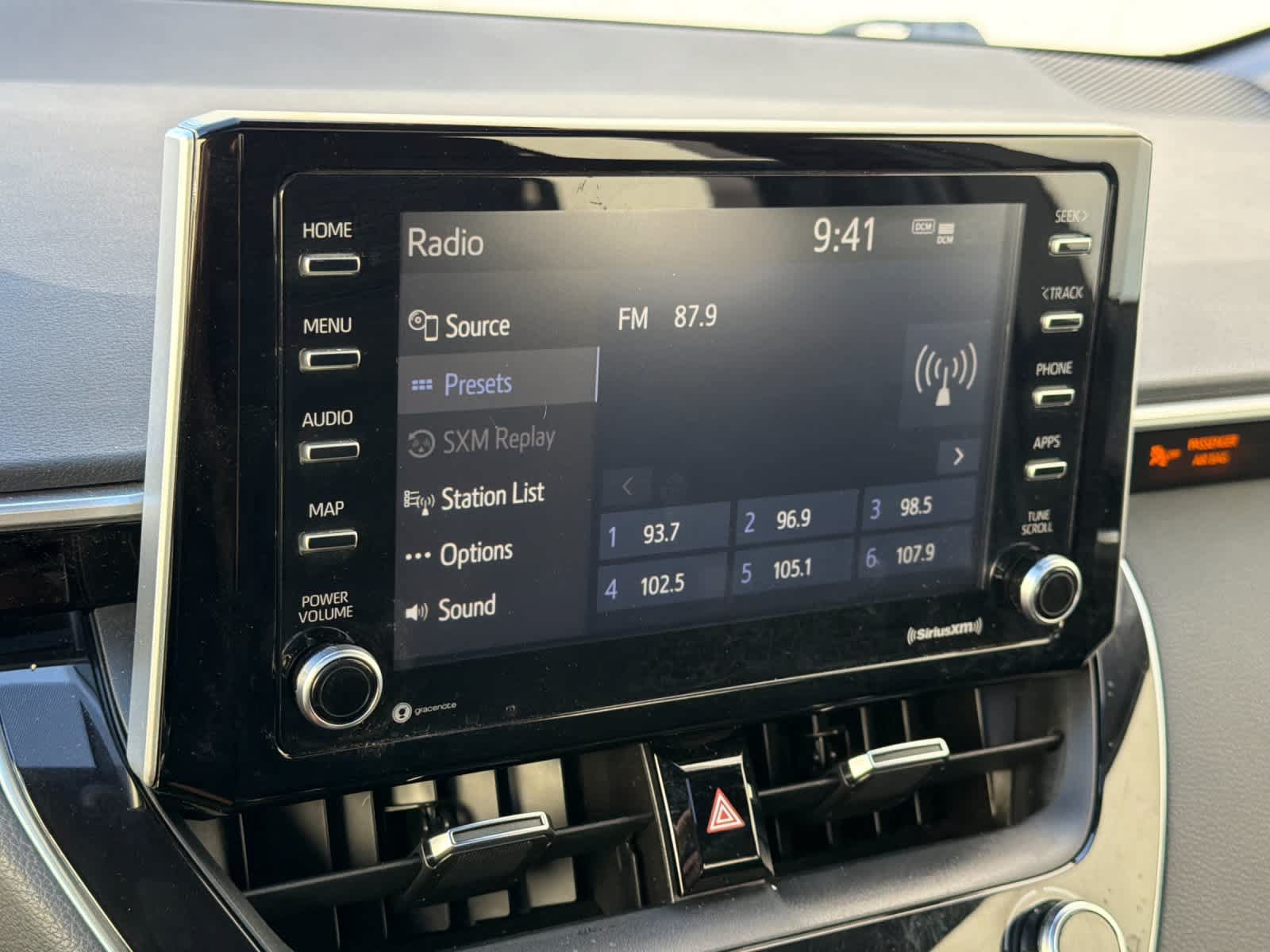 Used 2021 Toyota Corolla SE w/ SE Premium Package FWD image 18