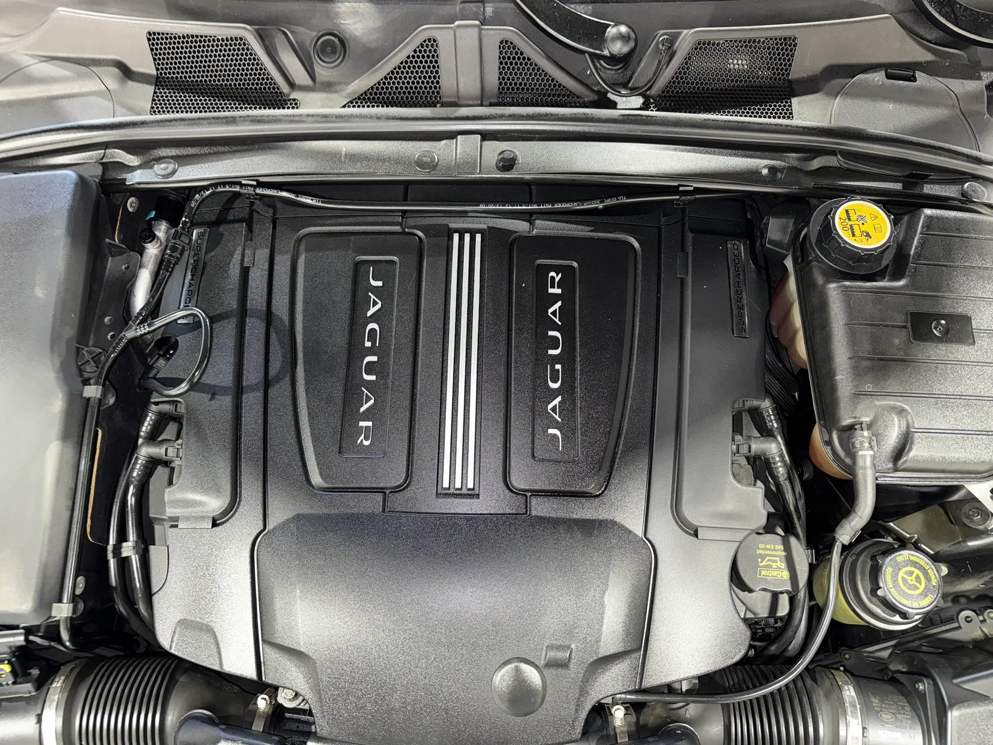 Used 2014 Jaguar XF R RWD image 22