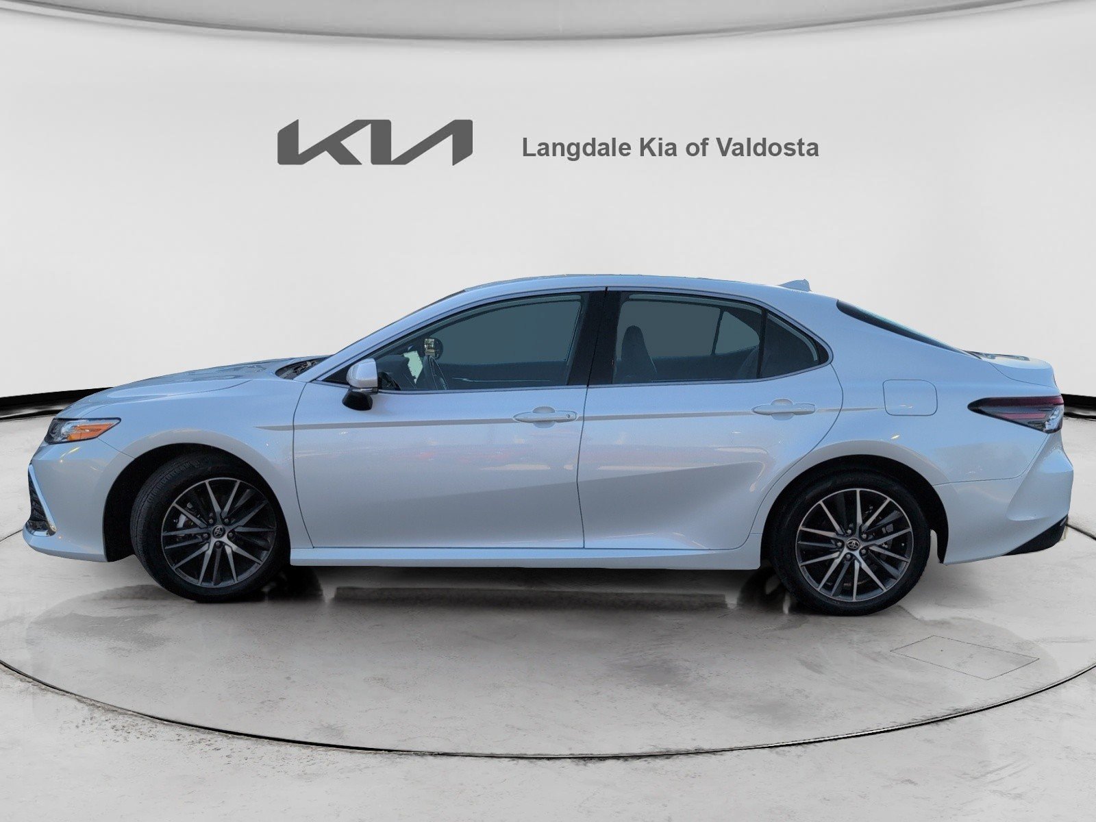 Used 2023 Toyota Camry XLE image 10