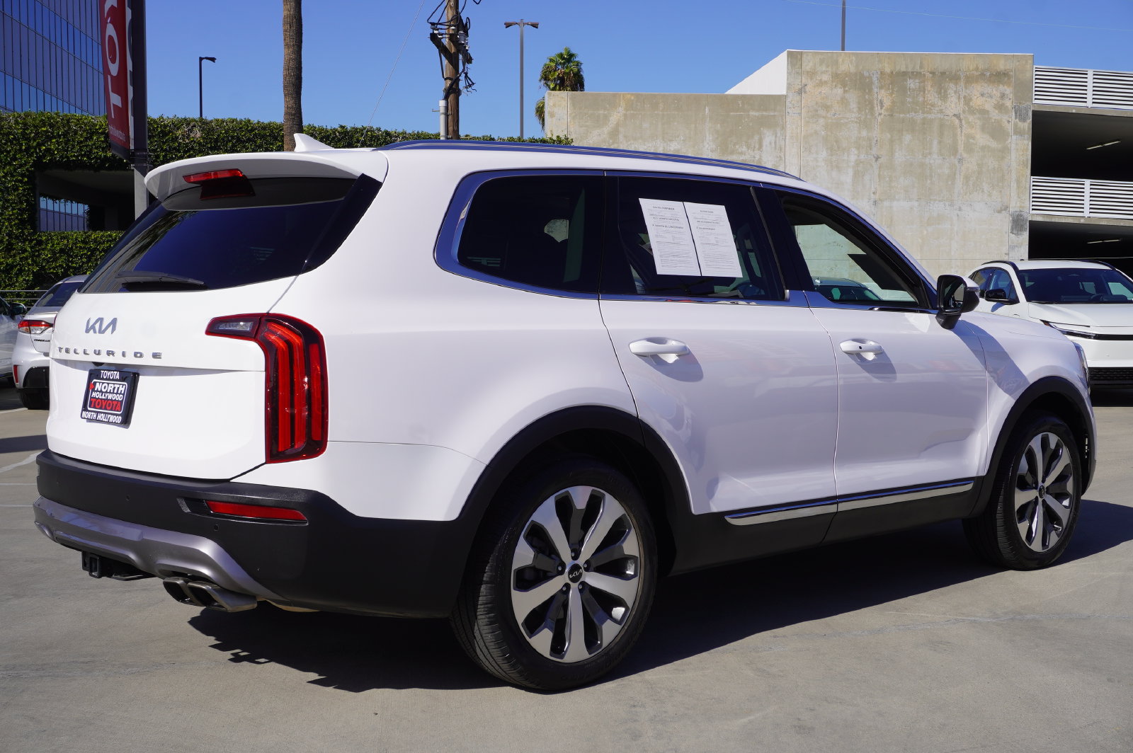 Used 2022 Kia Telluride EX w/ EX Premium Package FWD image 7