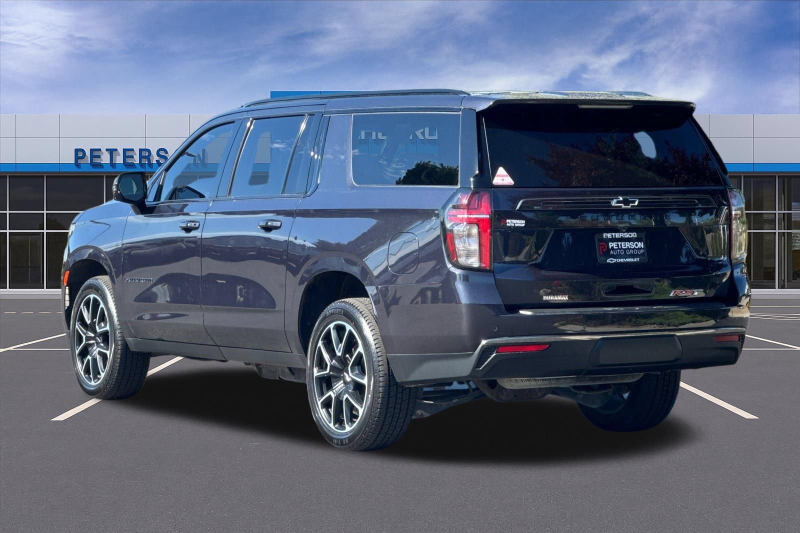 Certified 2022 Chevrolet Suburban RST w/ Luxury Package AWD/4WD image 6